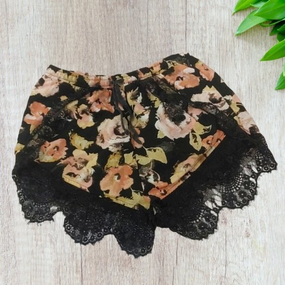 WOMEN'S Kimchi Blue Polyester Shorts - Picture 1 of 5